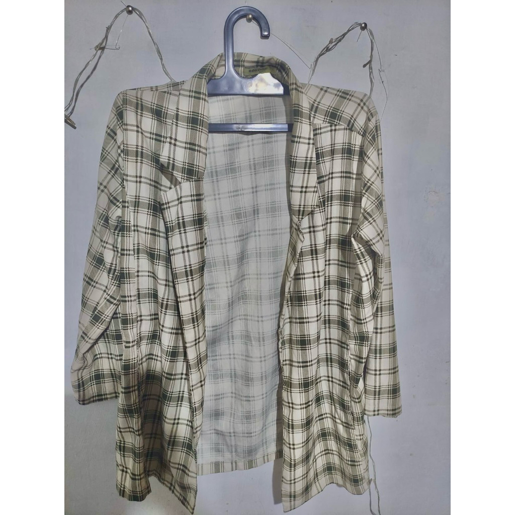 Preloved Ada buti outer blazer