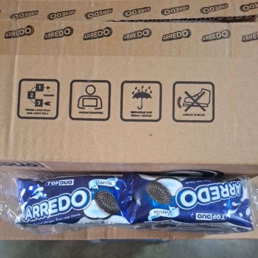 

ARREDO kukis 1 bks isi (2 x 10) rasa coklat dan vanila