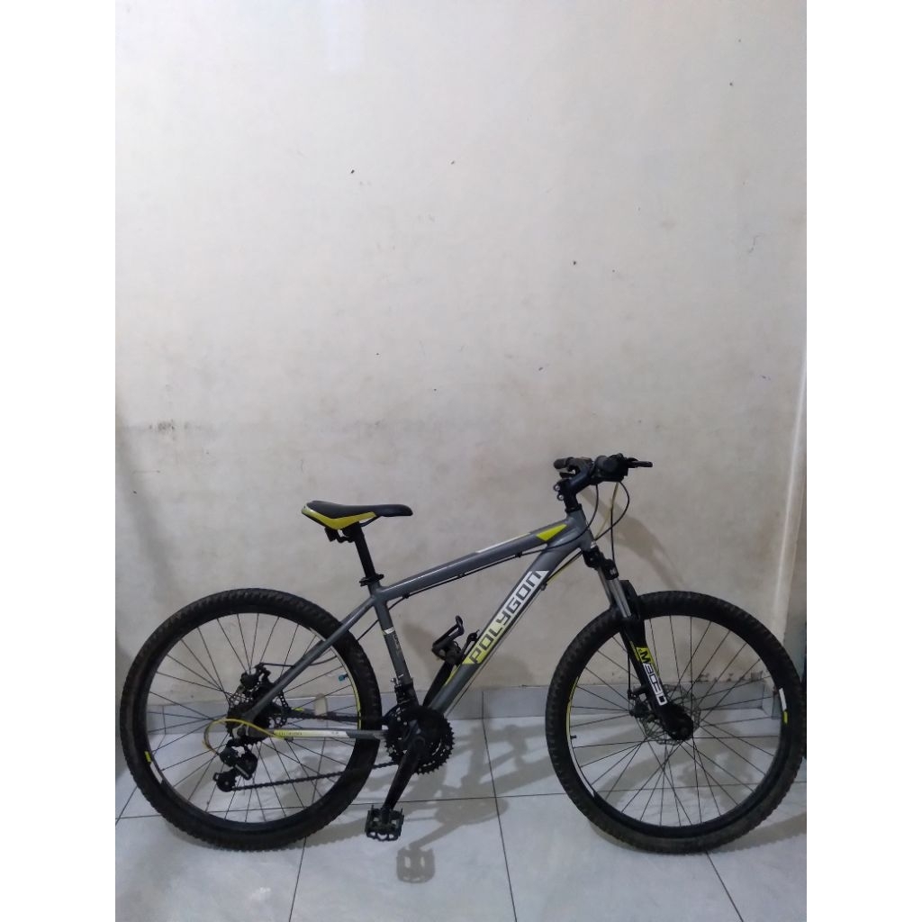 Sepeda gunung Polygon Monarch 4