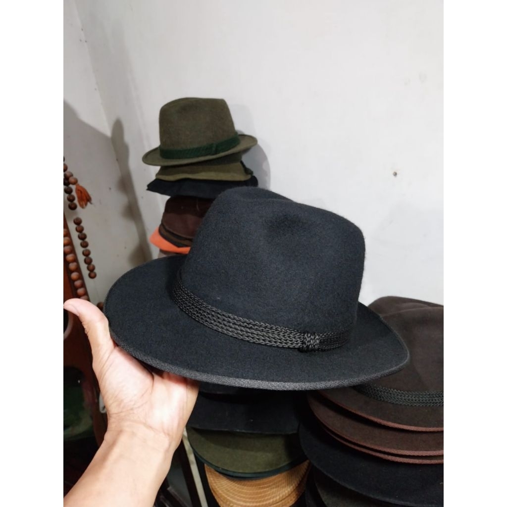 Topi Laken.lebar brim sedang.bahan impor laken original