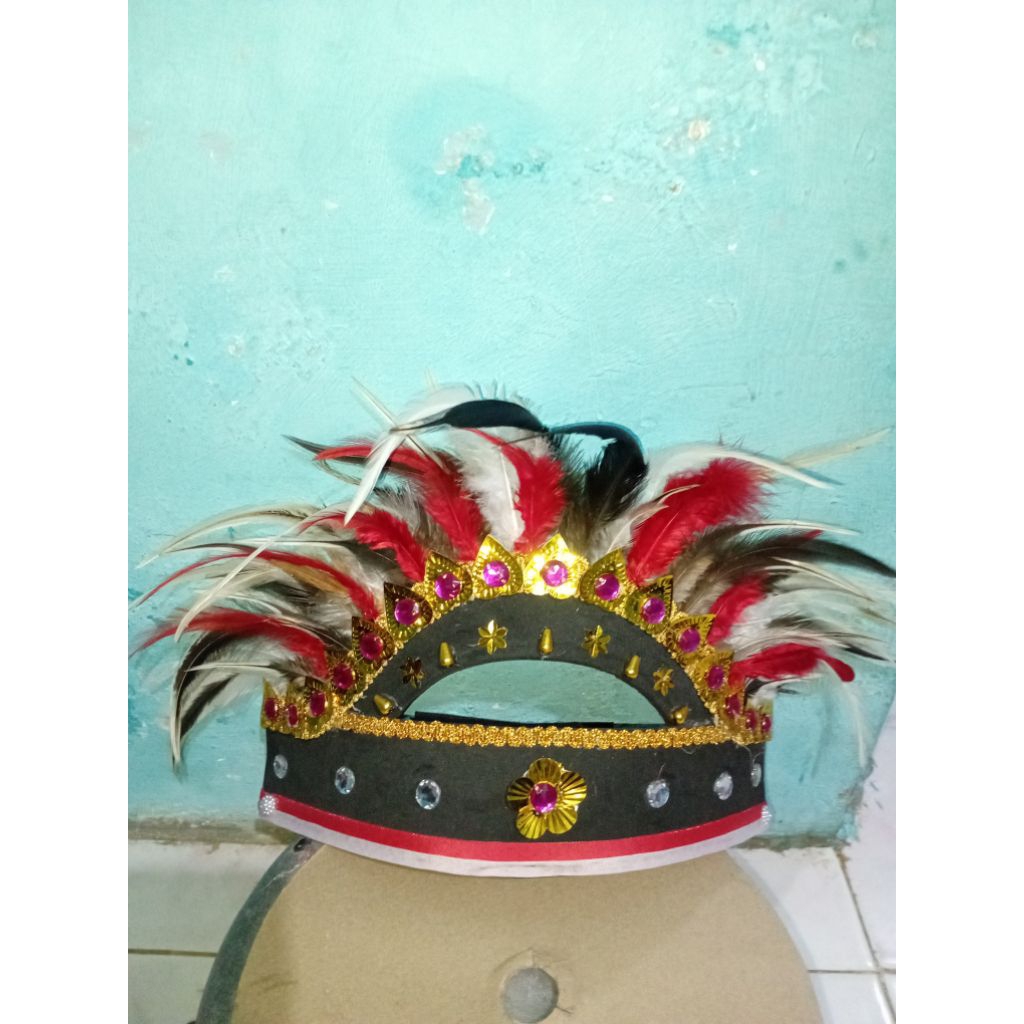 Mahkota suku dayak bulu
