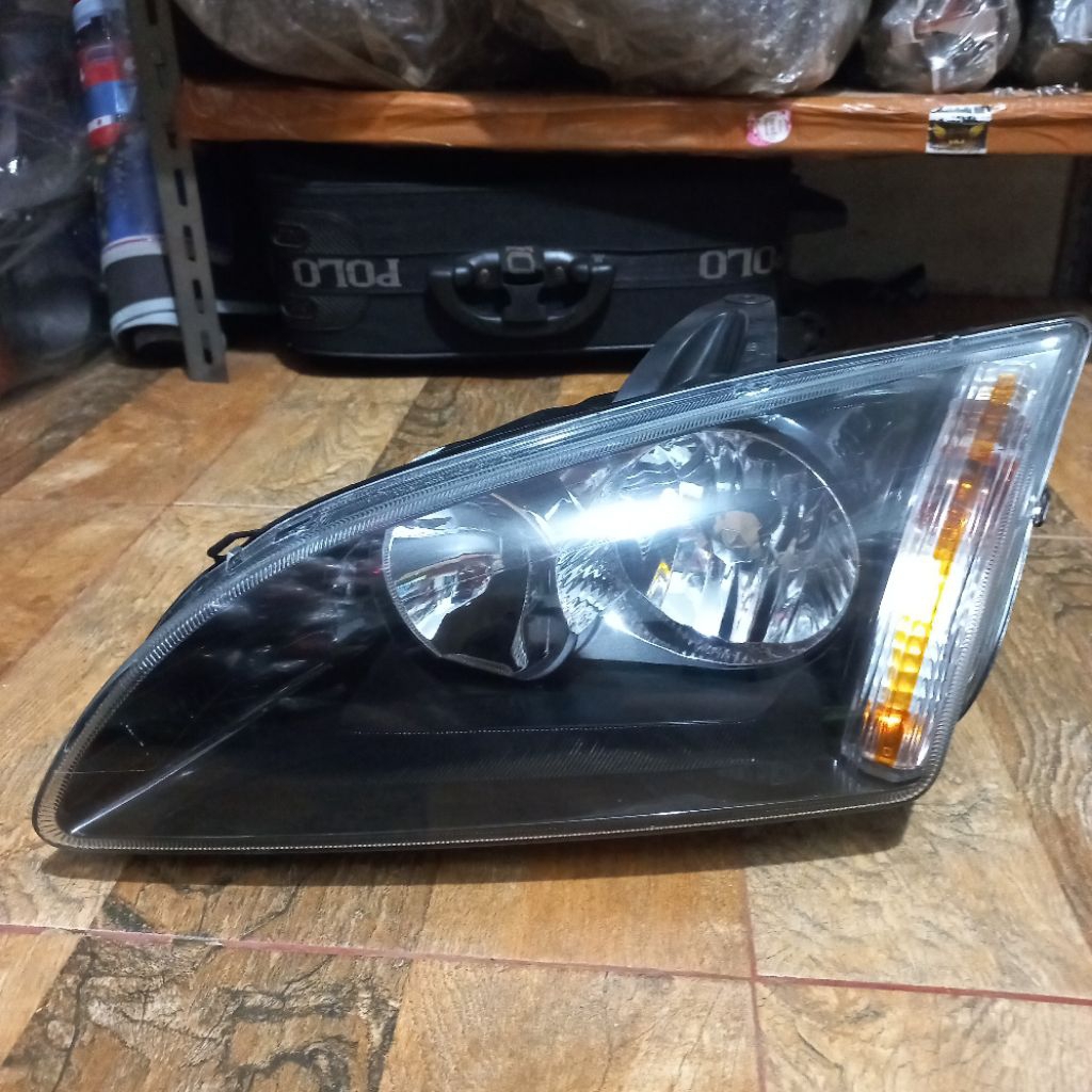 Headlamp Lampu depan Ford Focus kiri original