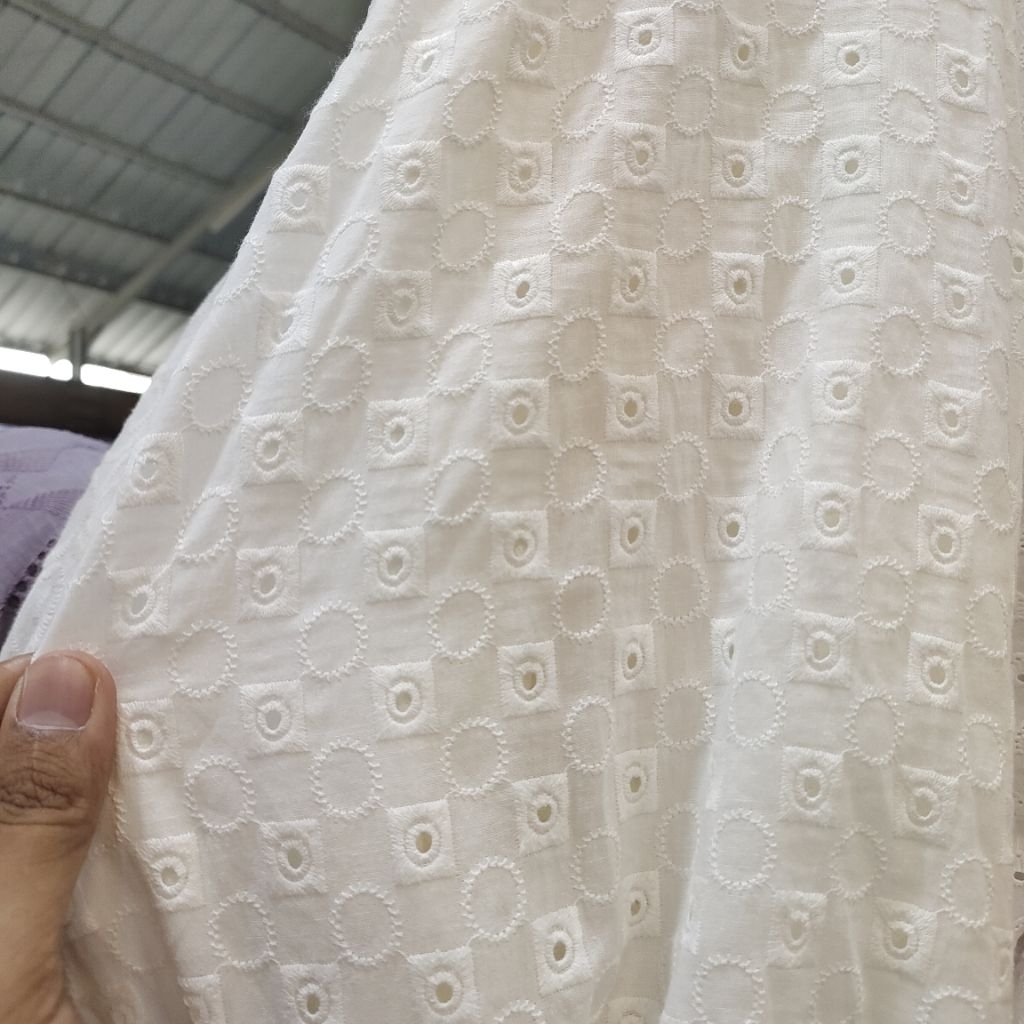 kain katun bordir motif - kain katun bordir - bahan antik - kain pesta - kain bordir - kain katun em