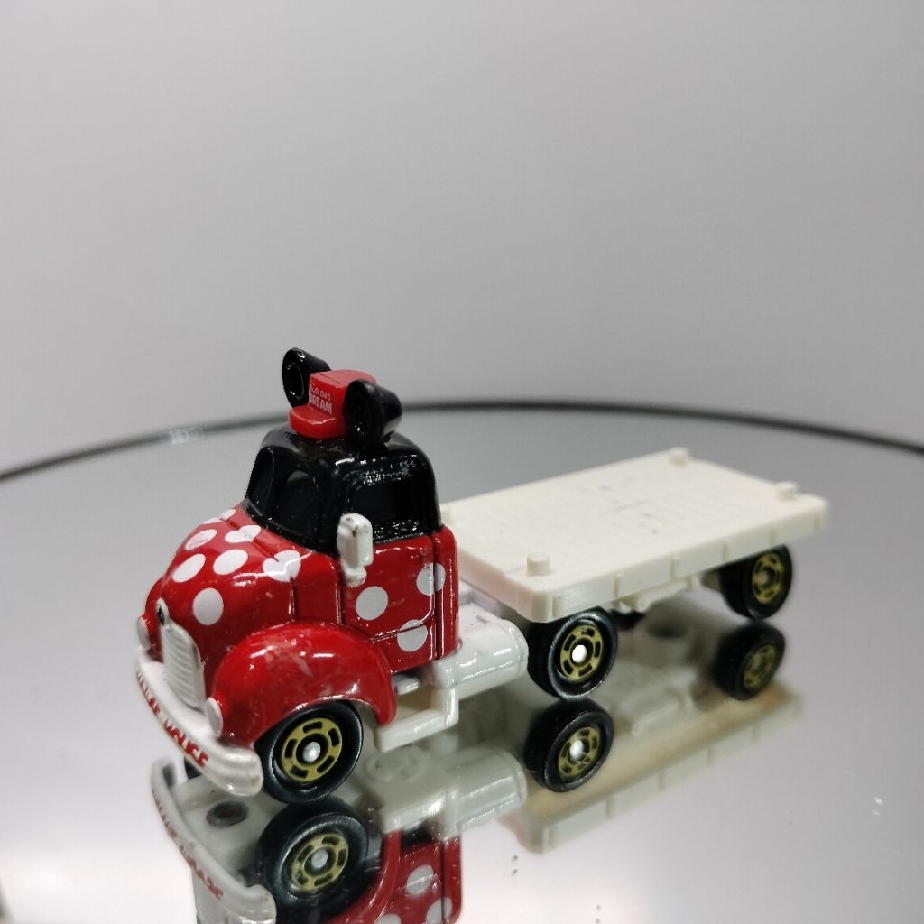 diecast Tomica Disney Dream Carry Minus Box belakang realpic sesuai foto