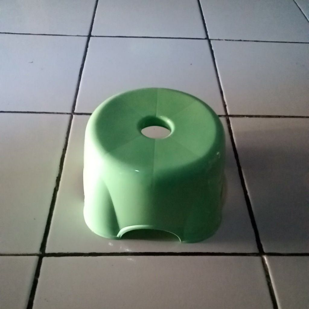 kursi plastik bulat kecil