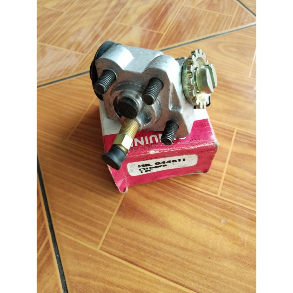 wheel cylinder master rem roda depan kanan/kiri L300 bensin colt t120 lama