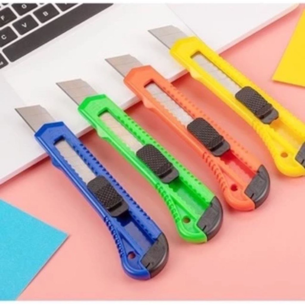 

Pisau Cutter Besar Transparan 18mm - Alat Potong Kertas Super Tajam - Warna Beragam - Merah