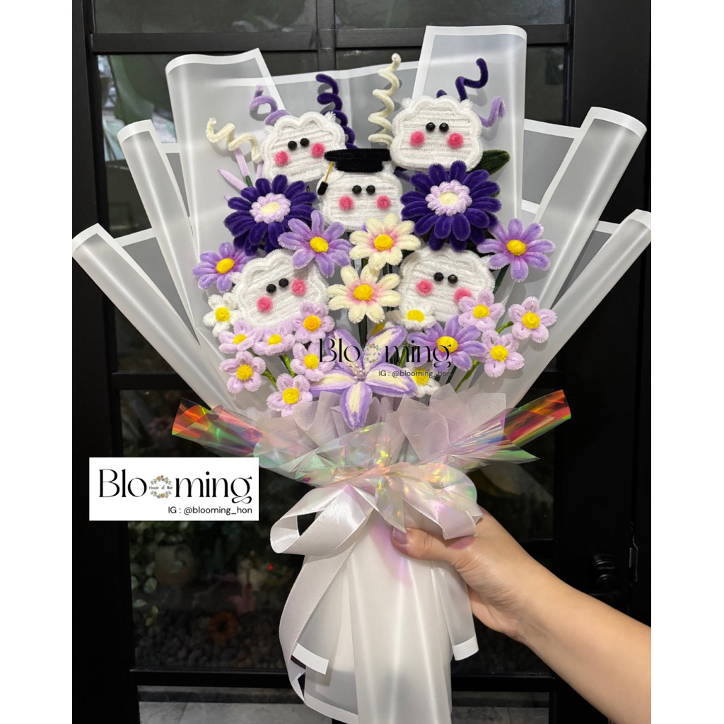 Buket Bunga Karakter BT21 Wisuda