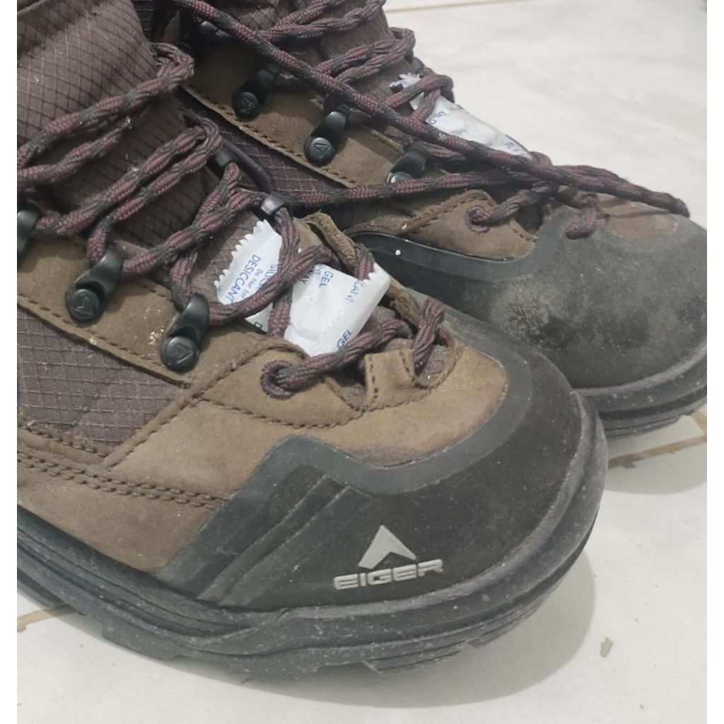 sepatu eiger