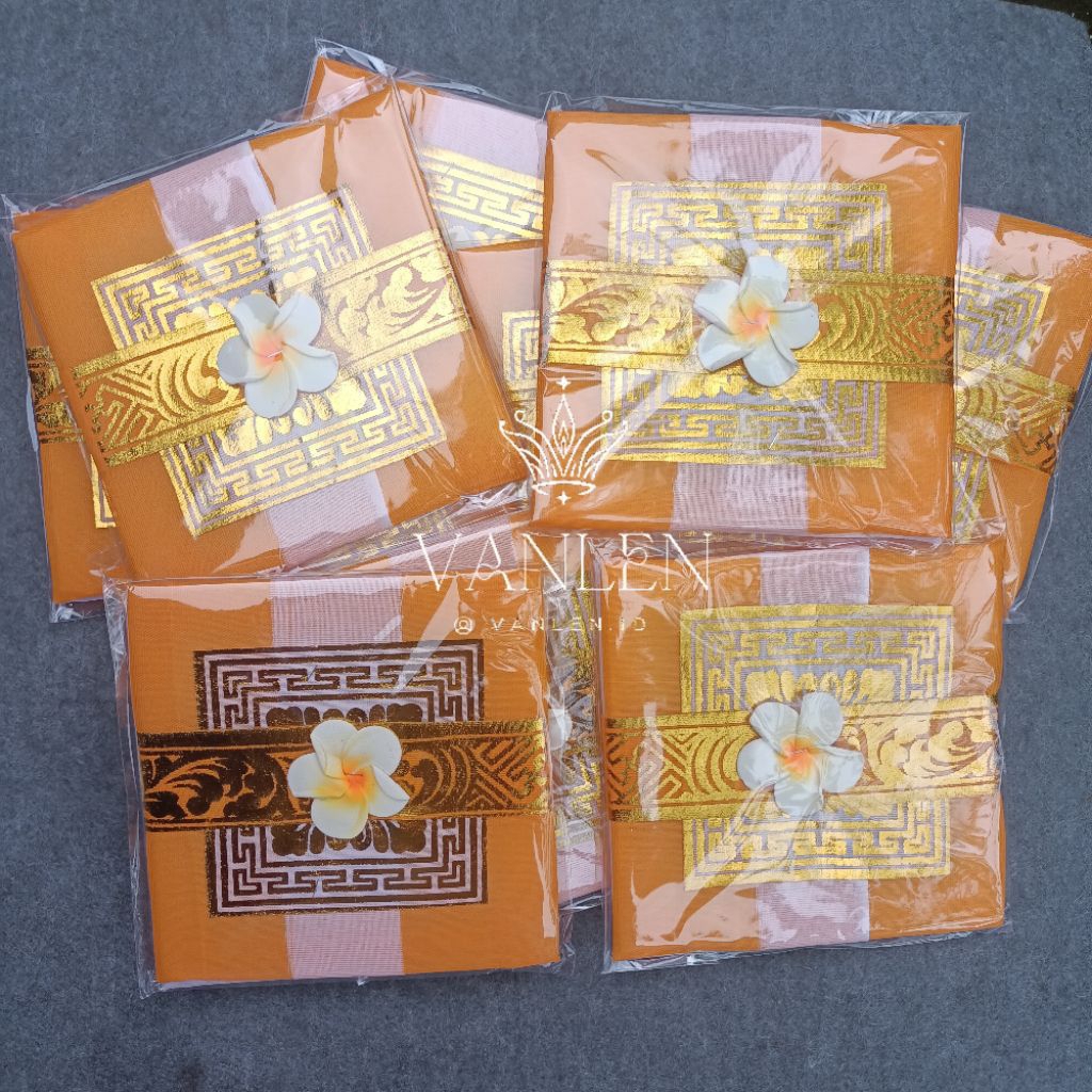 Rantasan Kain Putih Kuning Jumbo untuk persembahyangan