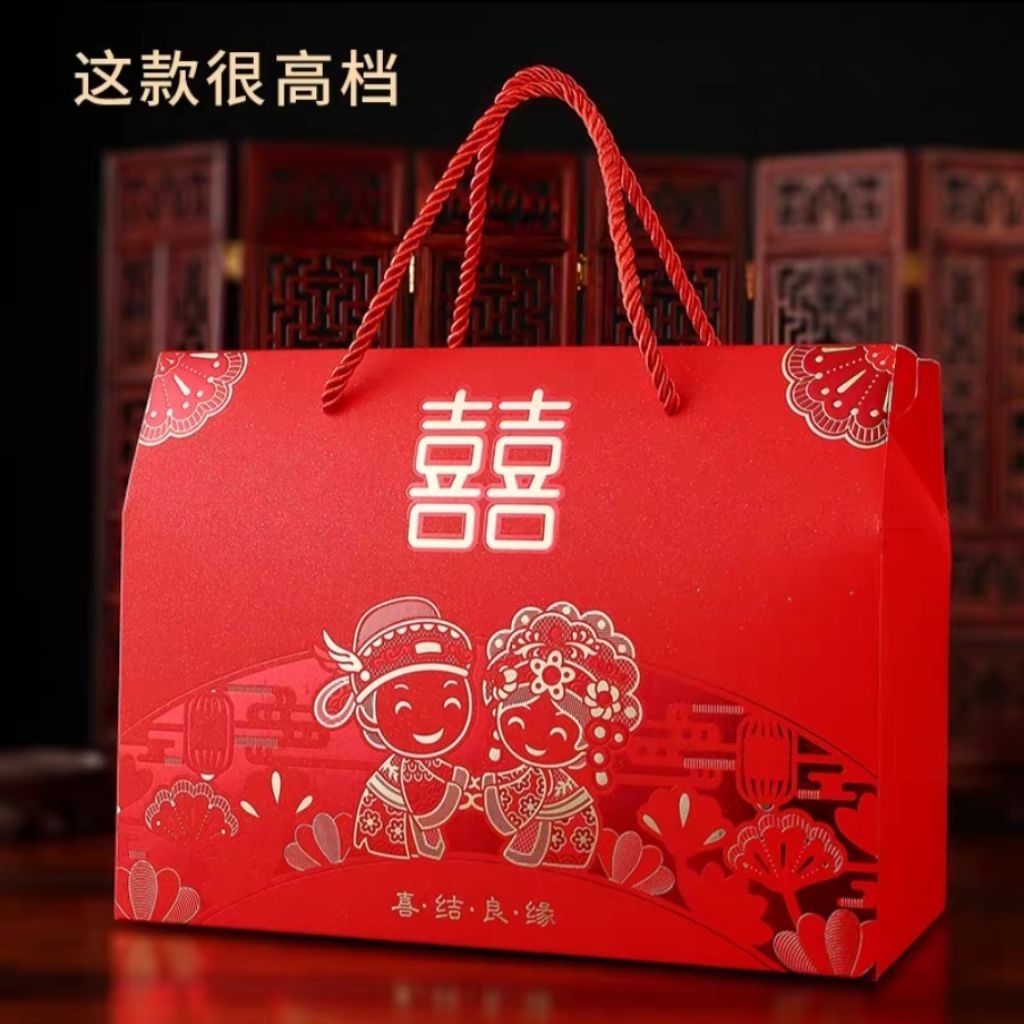 

Hampers Premium Kualitas Tinggi Kotak Kue Sangjit Hantaran Lamaran Ukuran 25x19x12 Merah Gliterakan Mewah Berkelas untuk Acara Sangjit Box 17082