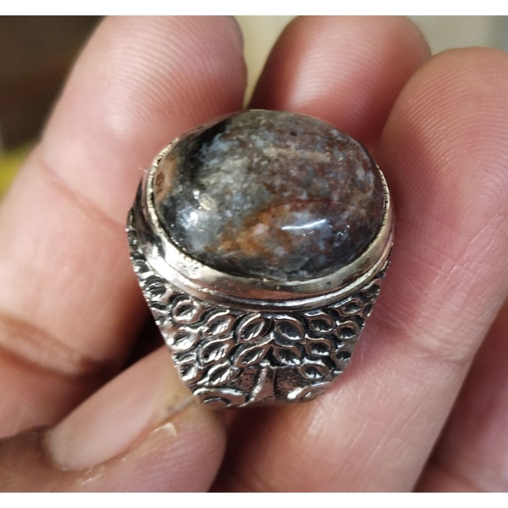 Cicin permata sabuh mas giri tohlangkir. tabur mas brumbun gunung agung bali