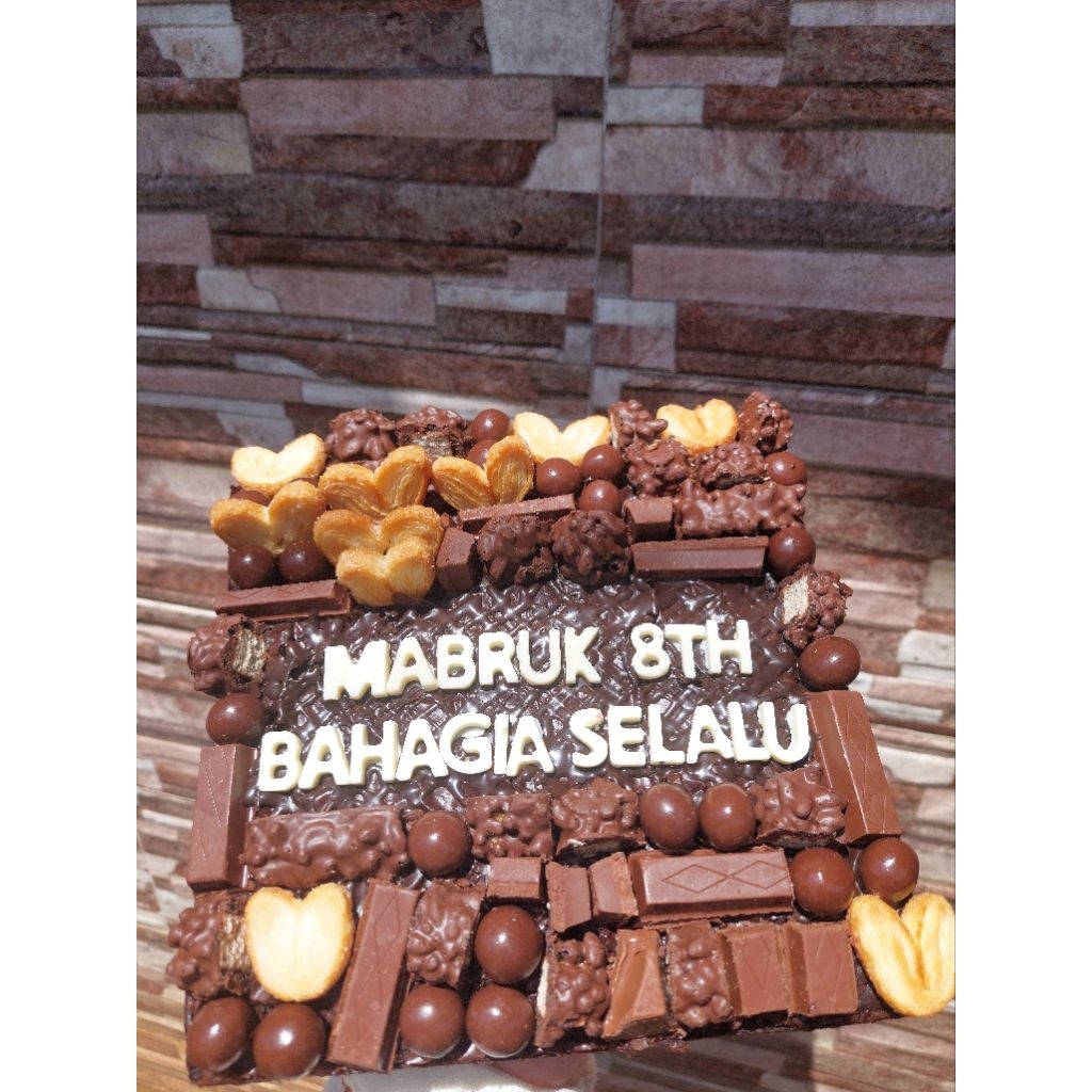 

BROWNIES HIAS 20X20CM TANPA BUAH (C)