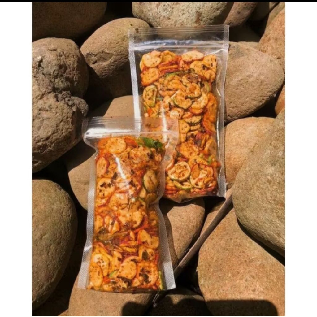 

KERUPUK SEBLAK KERING AROMA DAUN JERUK kemasan 150gram