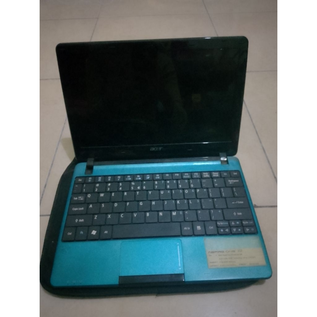 [Révérie] Laptop Acer Aspire One 722 Bekas Minus Banyak