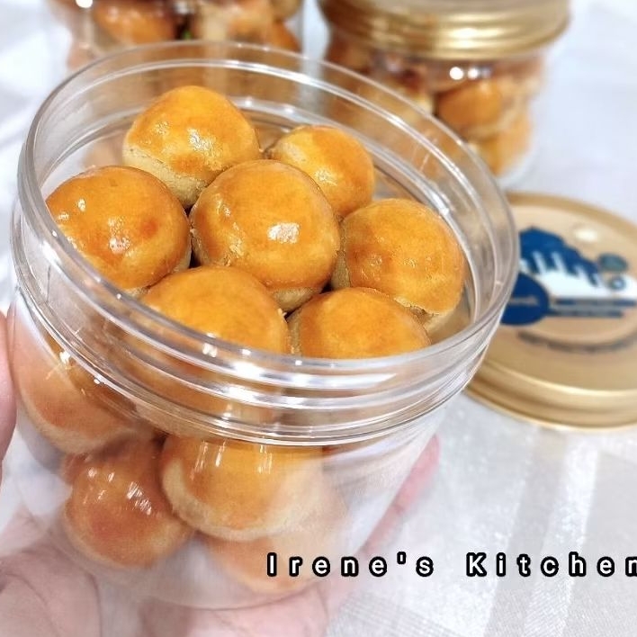 

NASTAR BULAT EMPUK ISIAN NANAS BANYAK IRENE'S KITCHEN TOP. JAR 400ML