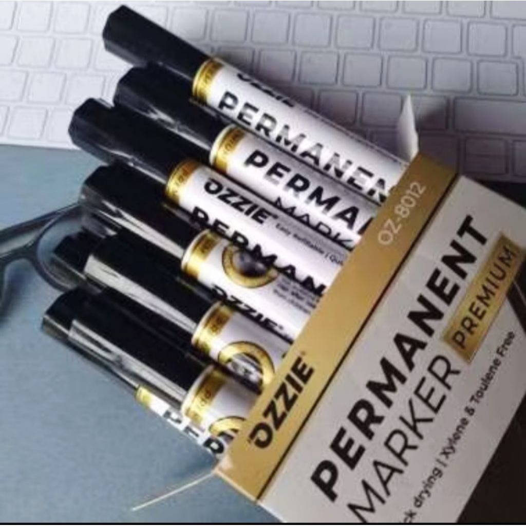 

Spidol Permanent Ozzie – 1 Box Isi 12 Pcs | Tinta Pekat, Anti Luntur, Tahan Air