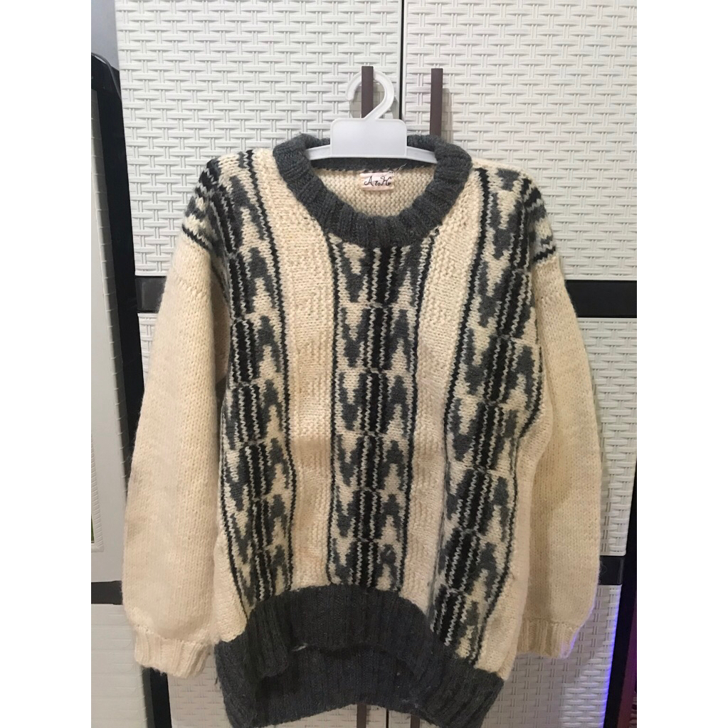 Preloved sweater rajut motif