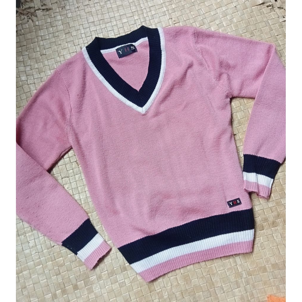 PRELOVED MEDAN SWEATER RAJUT V NECK YHS