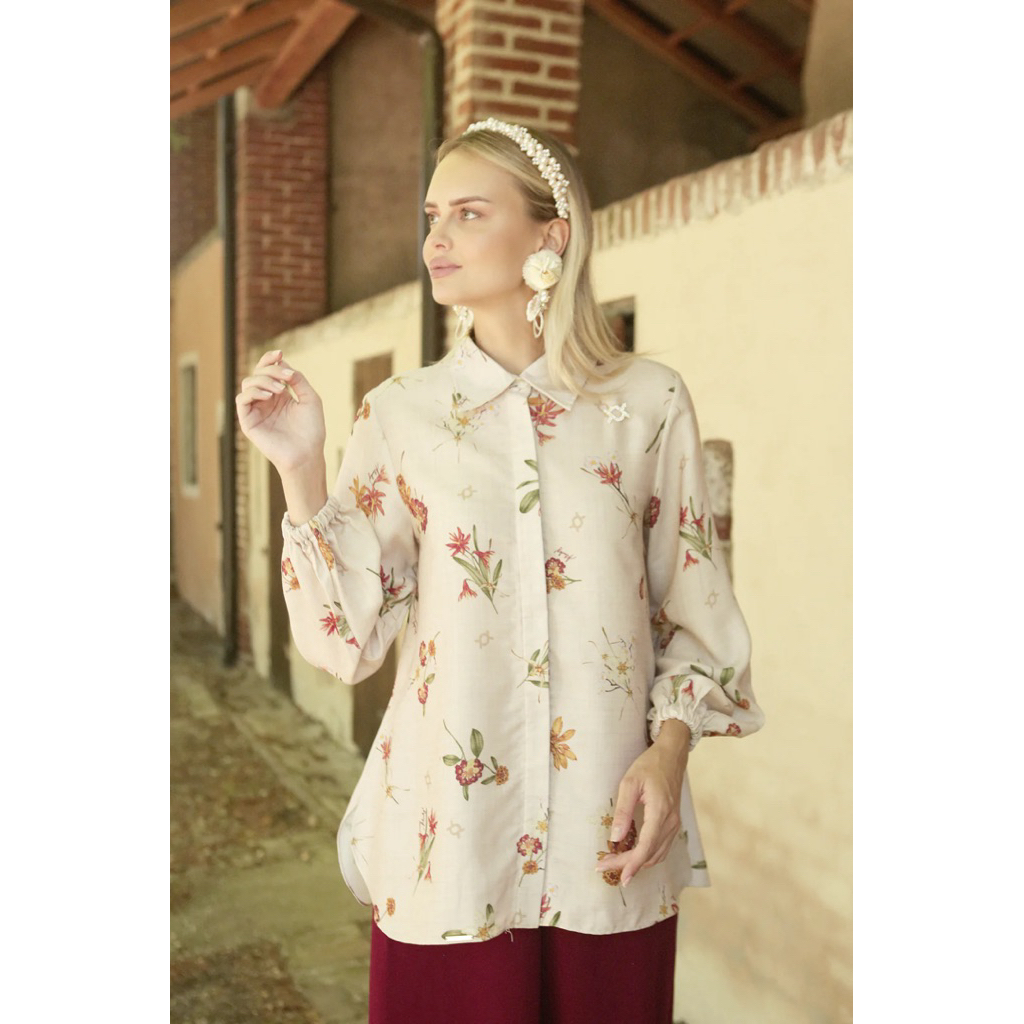 Wearing Klamby Daphne Shirt Sand