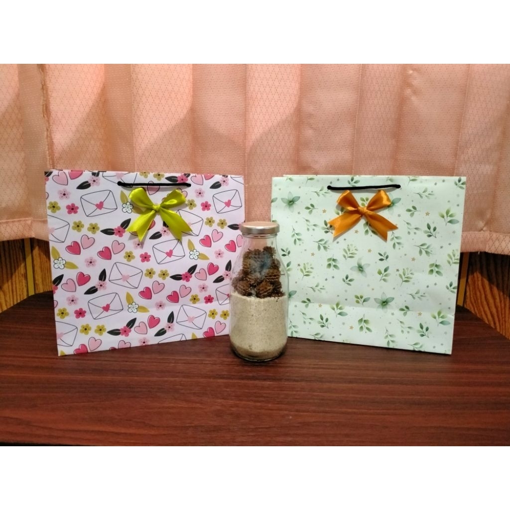 

Paper Bag Kertas Kado 22x9x20cm