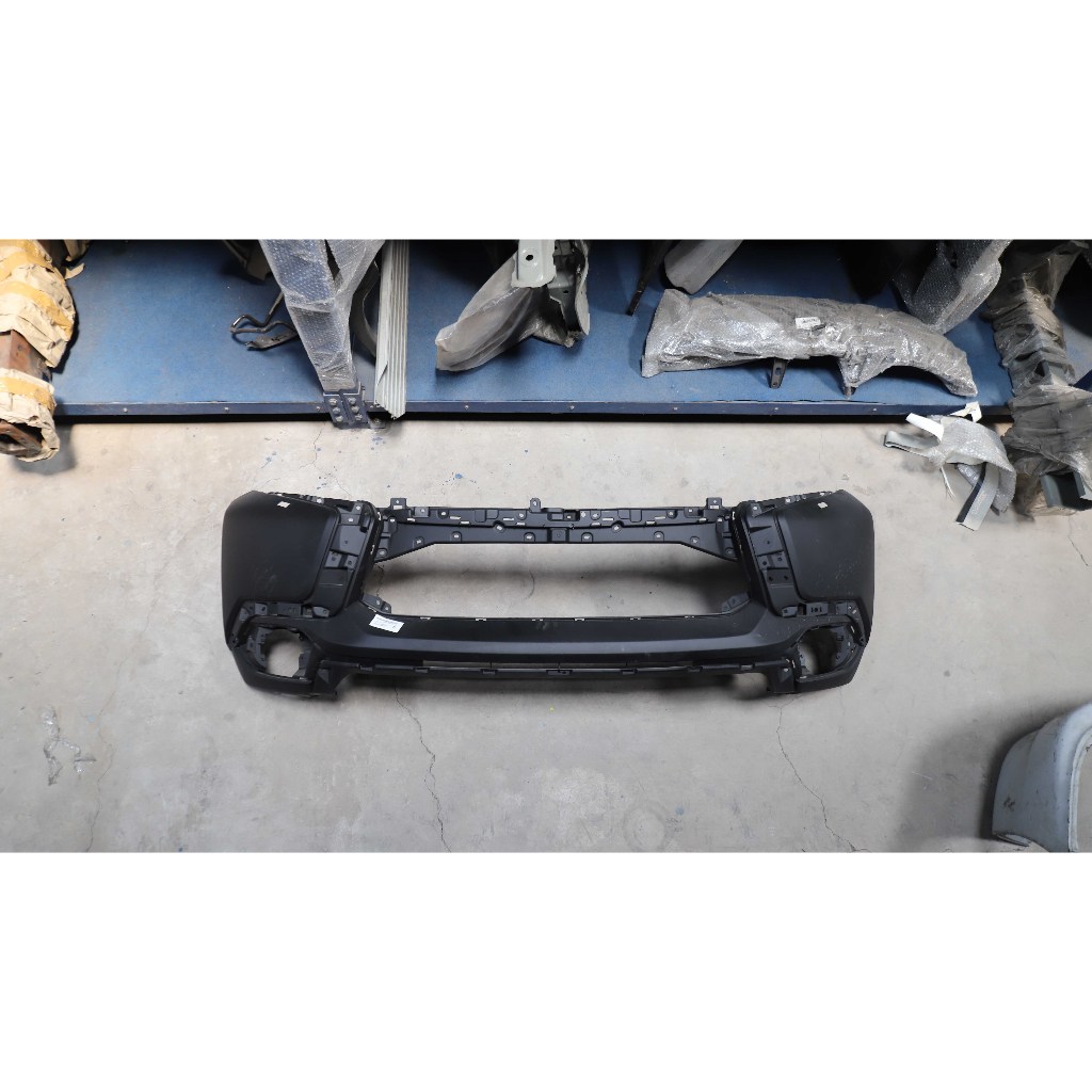 BUMPER DEPAN MITSUBISHI PAJERO SPORT DAKAR 2017, 6400G847