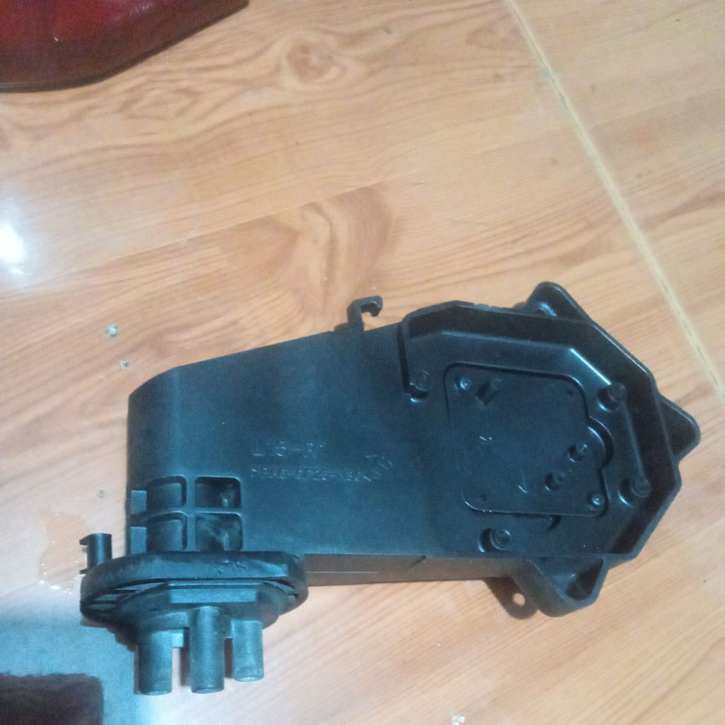 engsel breket dudukan spion Isuzu panther touring 2008-2010_2014 bagian kanan