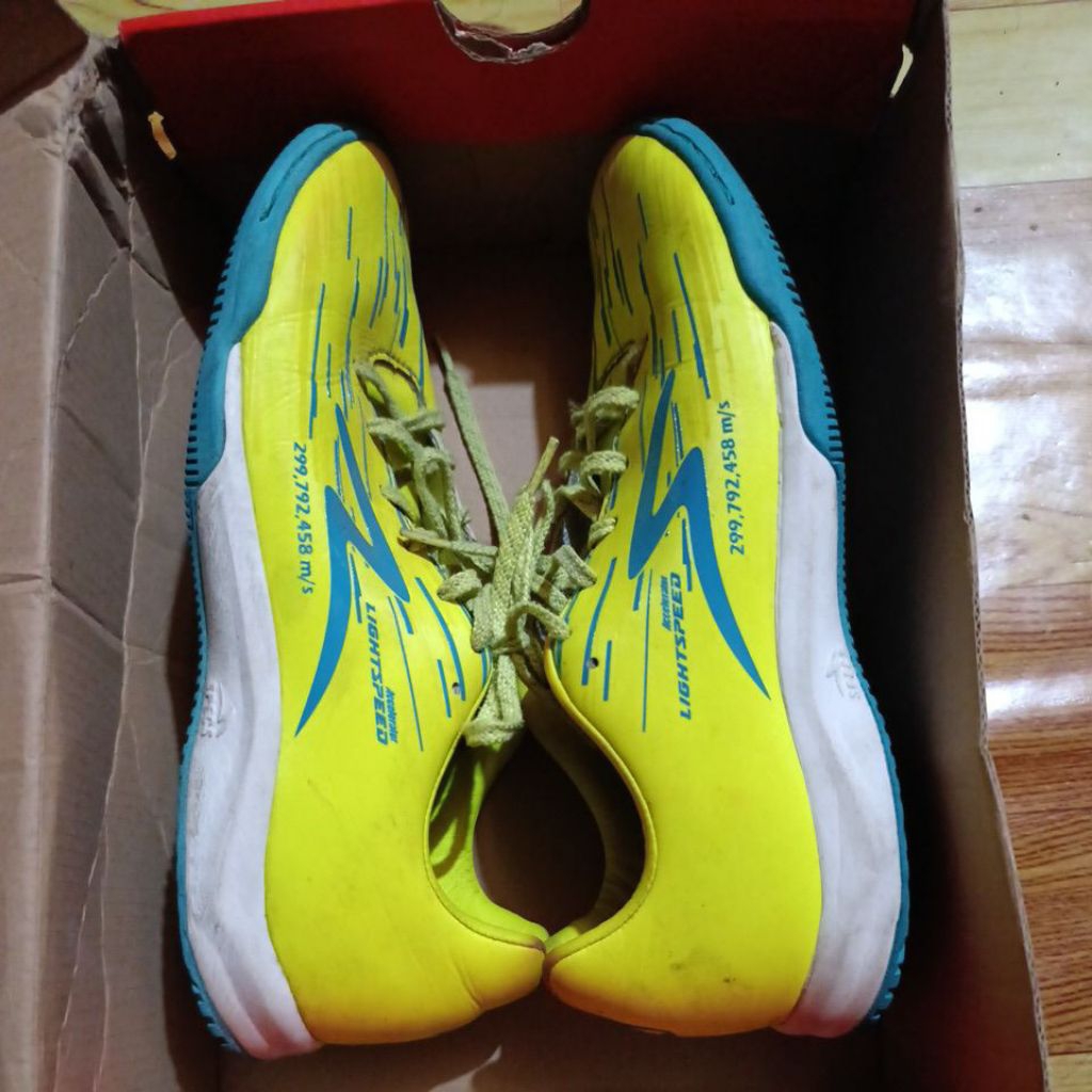 SEPATU.FUTSAL.LS.REBORN.SIZE.41.SECOND.ORIGINAL