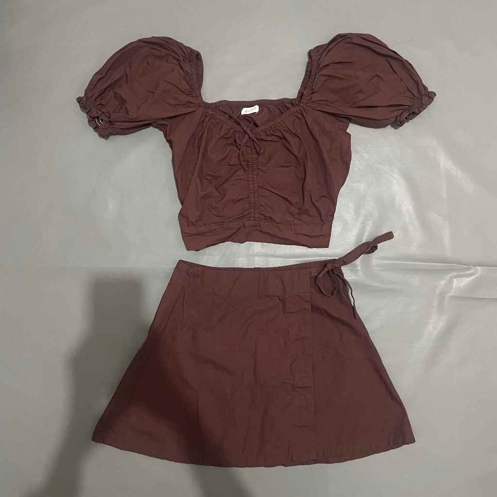 DEWASA C115 (MYDYE.ID ORI, PRELOVED) Stelan One Set Atasan Crop Top Dada Serut Leher Sabrina Kotak T