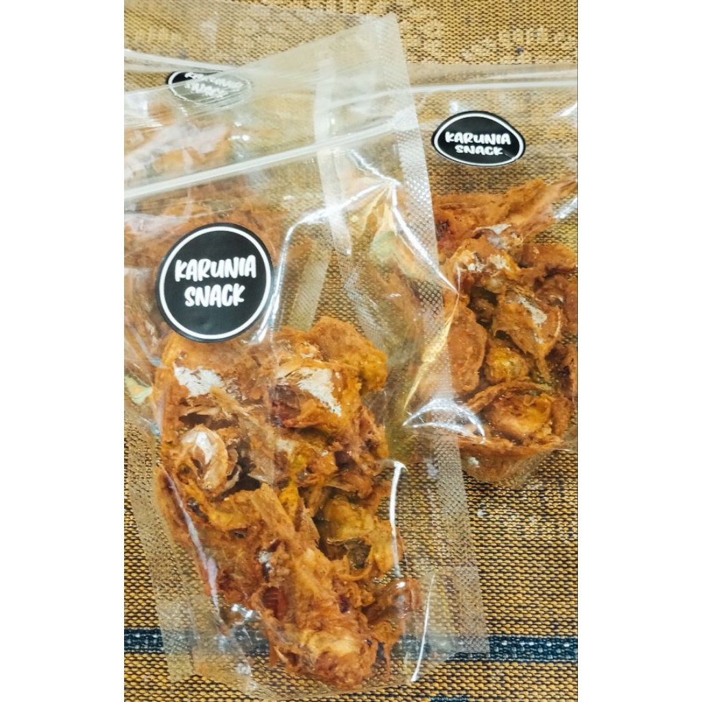 

Kripik ikan Asin, Renyah, gurih terbuat dari bahan yg berkualitas. Netto 2 ons