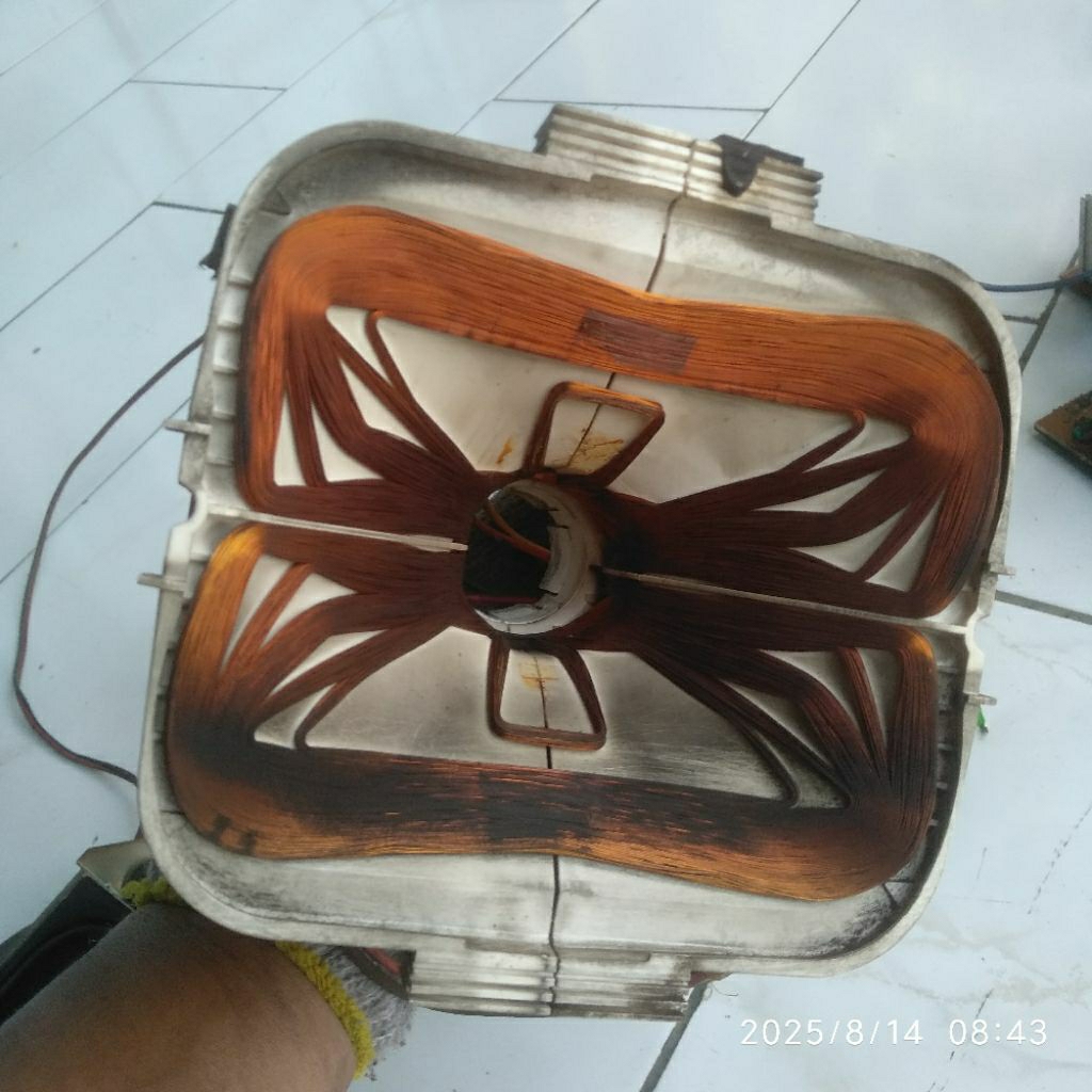 yoke tv Samsung slim 21inch