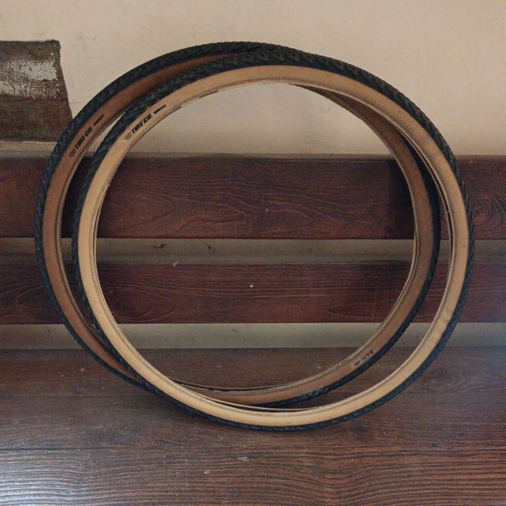 Sepasang ban luar Vee Tire RAIL speed 700 x 40c Tan Wall second 2nd