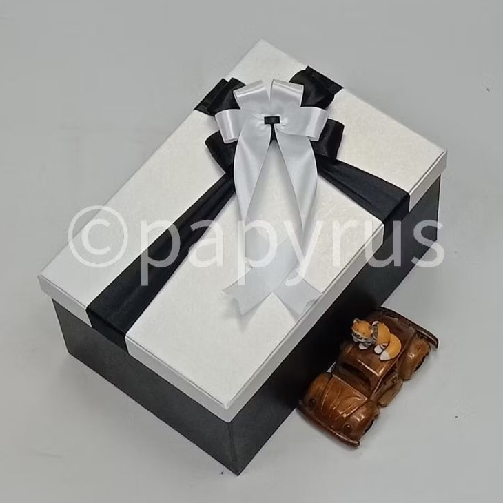 

PAPYRUS Kombinasi 20x30 Tinggi 15cm Kotak Kado Gift Box Hardbox Hampers V2