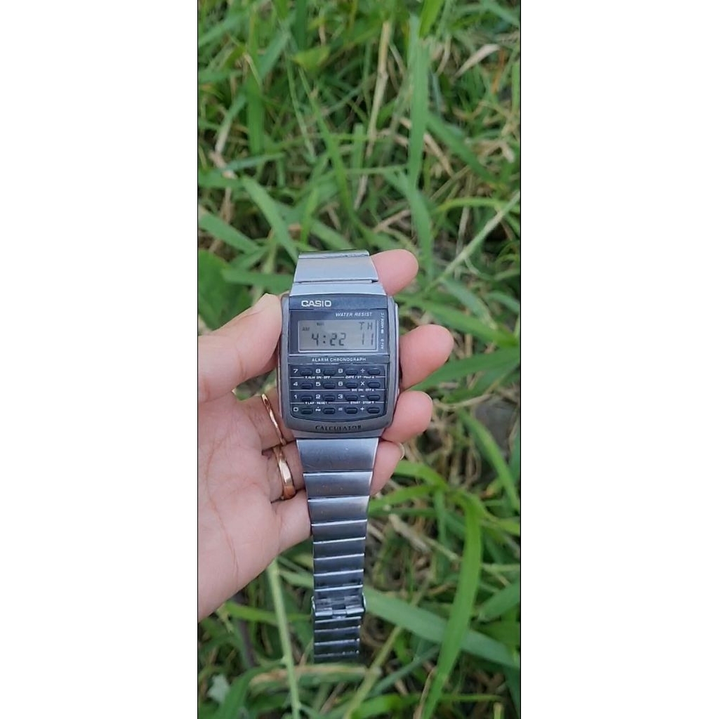 

Jam Tangan Digital dengan Kalkulator Mini & Alarm