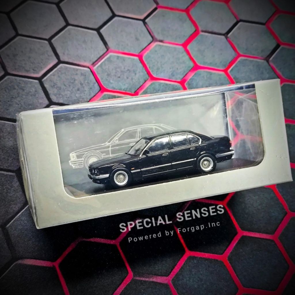 Diecast DCM BMW E34 5 Series Sedan
