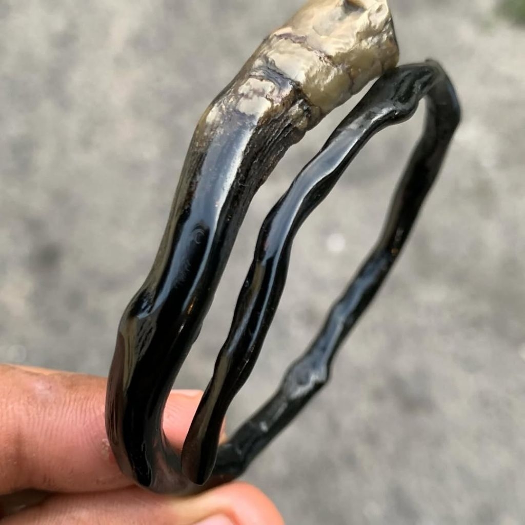 HK-Gelang Akar Bahar Hitam Bonggol Kantoran Lentur