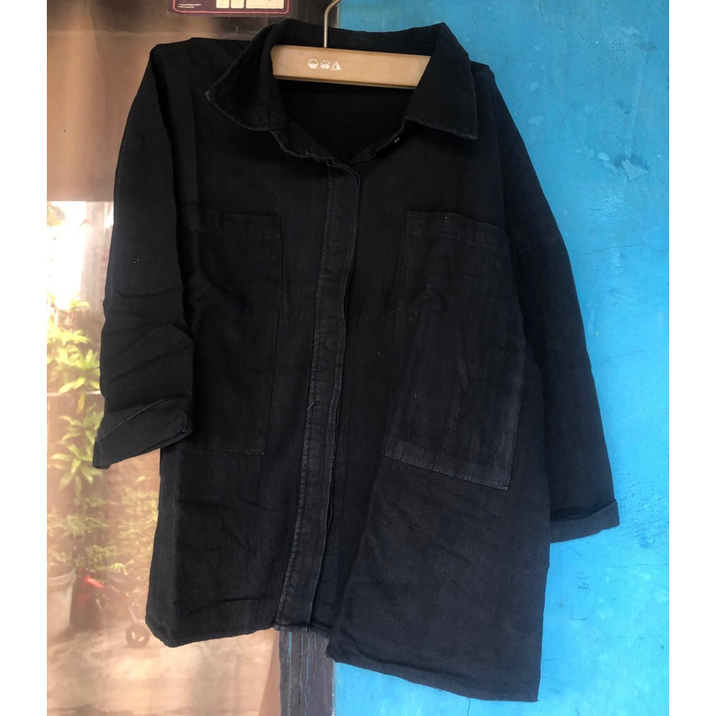 PRELOVED KEMEJA HITAM