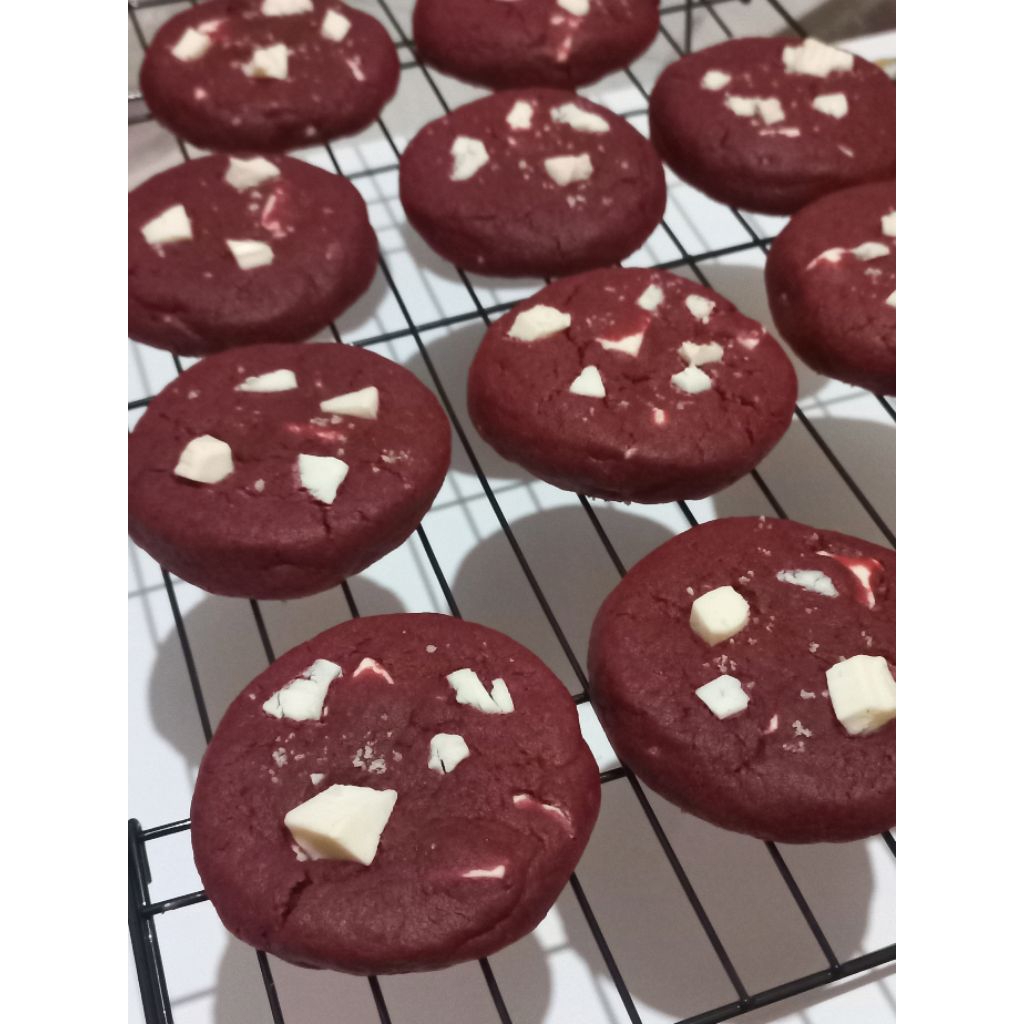 

Soft Cookies Red Velvet White Chocolate