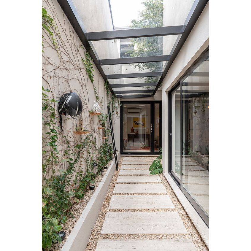 Kanopi Akrilik — Transparansi Elegan untuk Hunian Modern