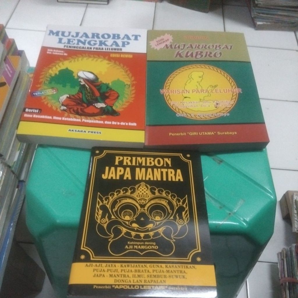 BUKU BEKAS PRIMBON MUJAROBAT KUBRO, PRIMBON  JAPA MANTRA,MUJAROBAT LENGKAP