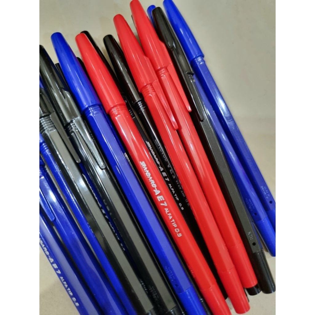 

< BUY 2 GET 1 FREE > Pulpen Standard AE7 0.5 , Warna Hitam , Merah , Biru