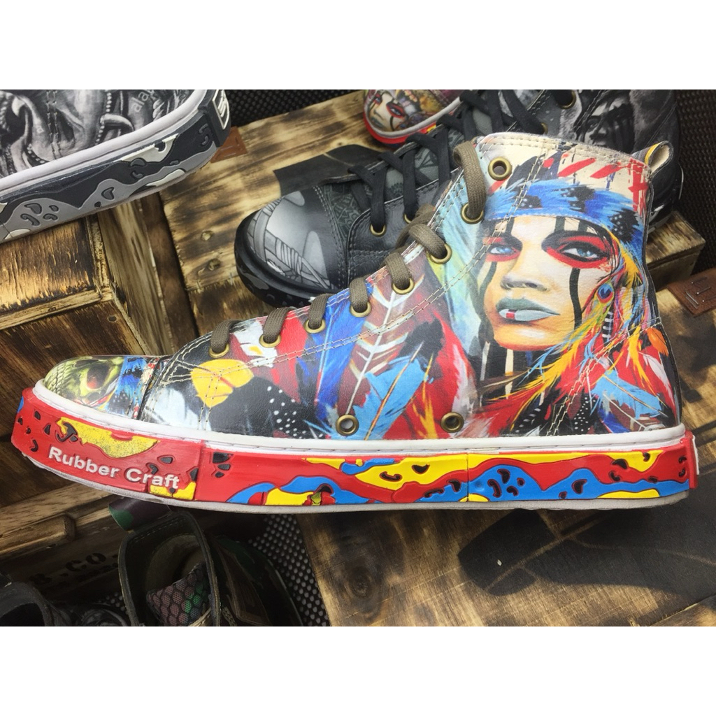 Sepatu Sneakers Kulit bermotif Tema indian pink