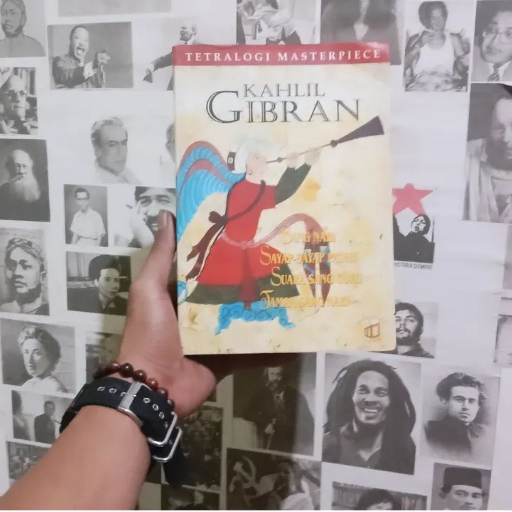 Kahlil Gibran Al-Mustafa / Sayap-sayap Patah / Suara Sang Guru / Legenda dan Air Mata / Kelopak-kelo