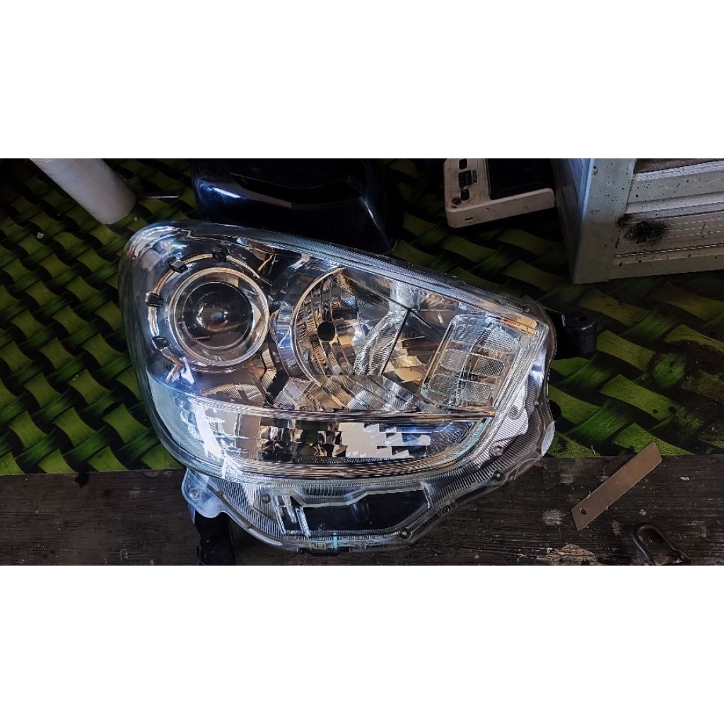 HeadLamp Daihatsu Sirion tahun 2011-2014 original