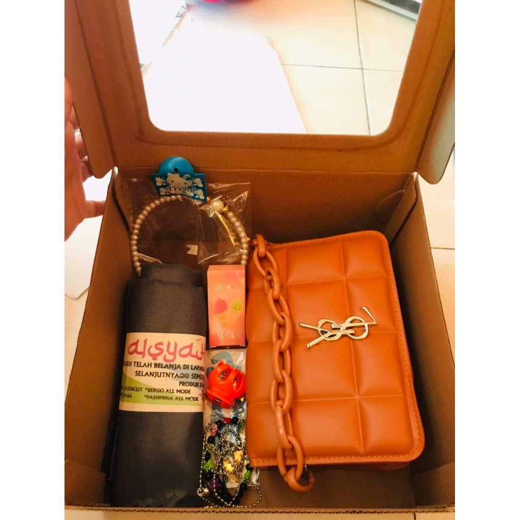 

Hamper/ kado murah anak-anak dan dewasa