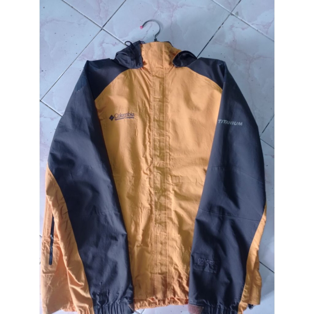 Jaket Gorpcore Columbia