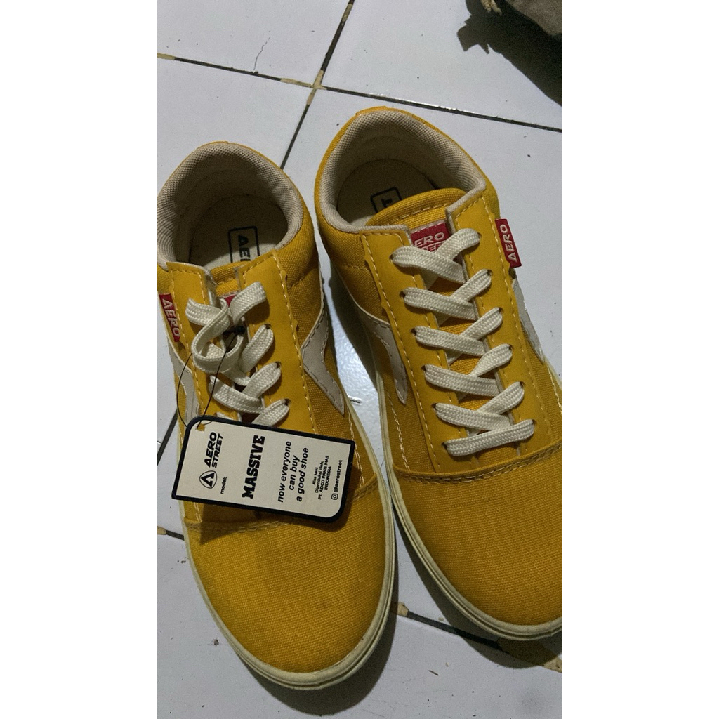 Sepatu Aerostreet