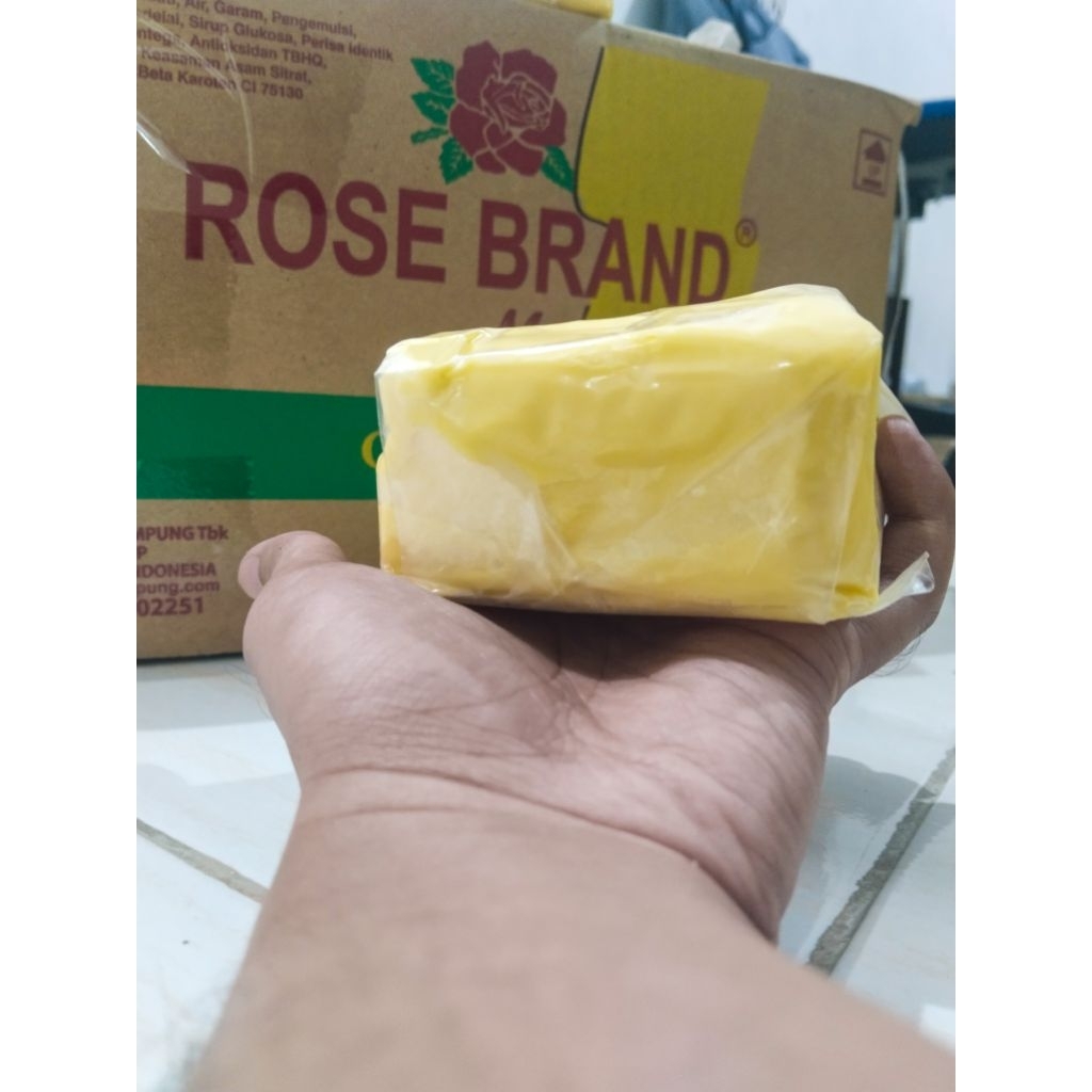 

MARGARIN ROSE BRAND POTONGAN KUALITAS PREMIUM 250GR