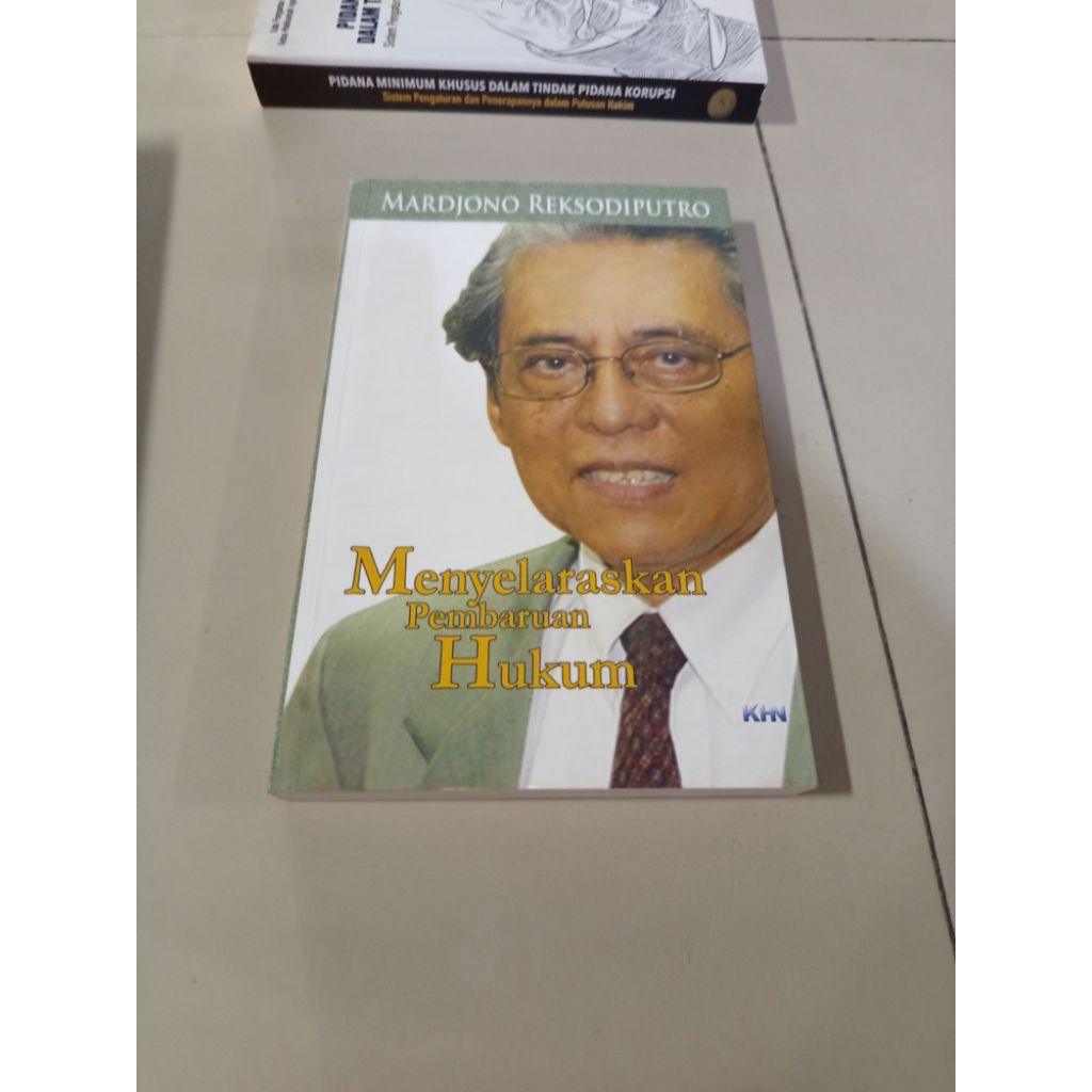 buku original - menyelaraskan pembaharuan hukum oleh  mardjono Reksodiputro