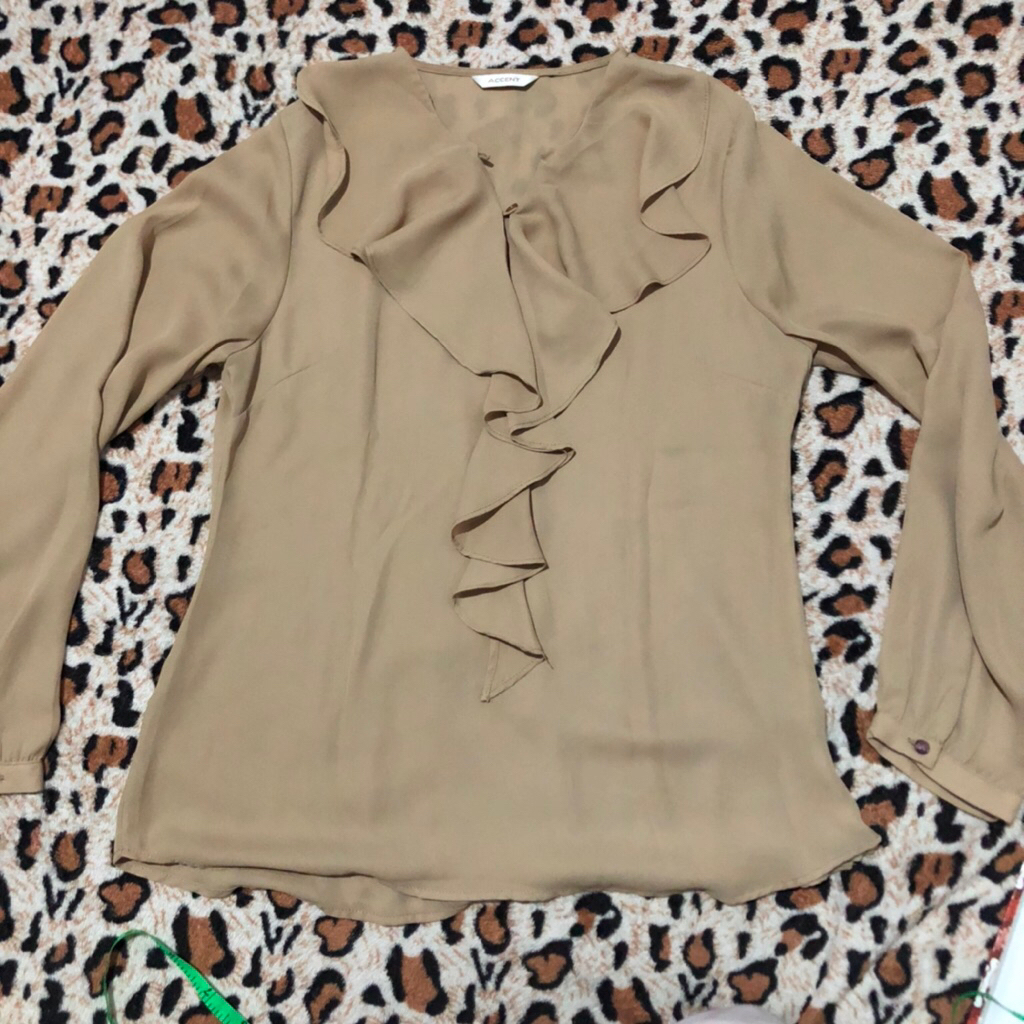 preloved blouse ruffle